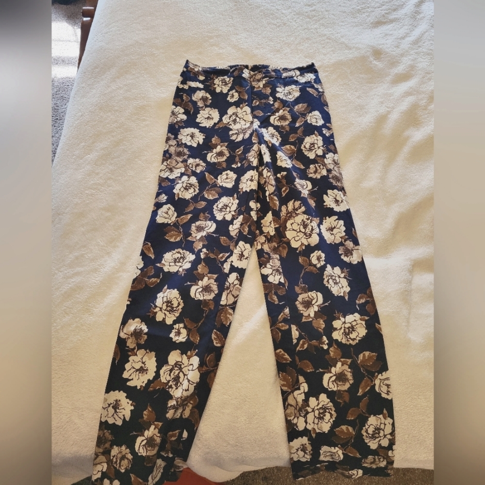 Issac Mizrahi navy blue pull on floral pants sz 10